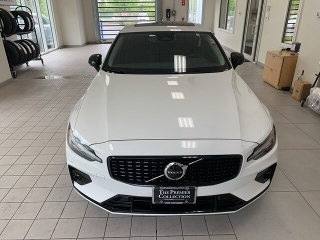 2025 Volvo S60 B5 Core photo 2