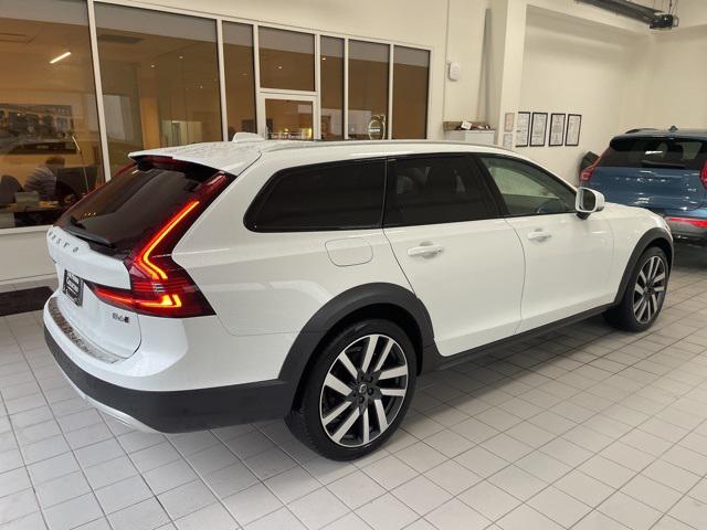 2022 Volvo V90 Cross Country B6 AWD photo 4