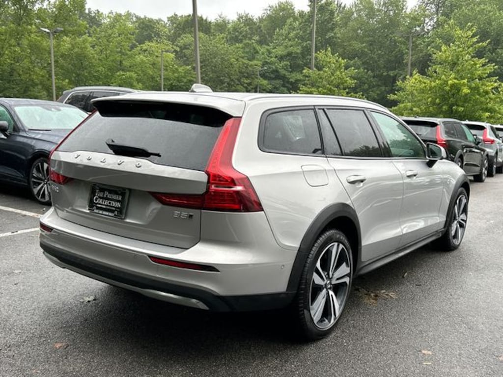 Certified 2025 Volvo V60 Cross Country B5 Plus Wagon