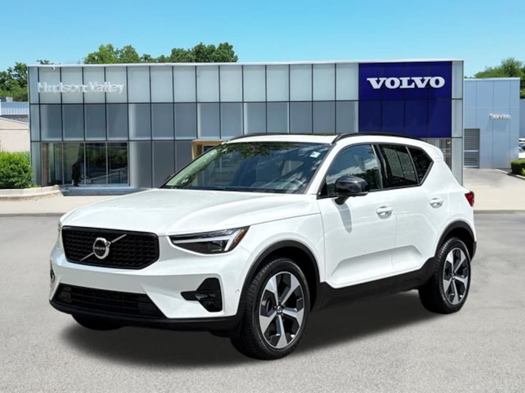 Certified 2026 Volvo XC40 B5 Plus SUV