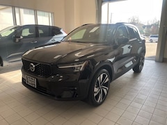 2025 Volvo XC40 B5 Plus Dark Theme SUV