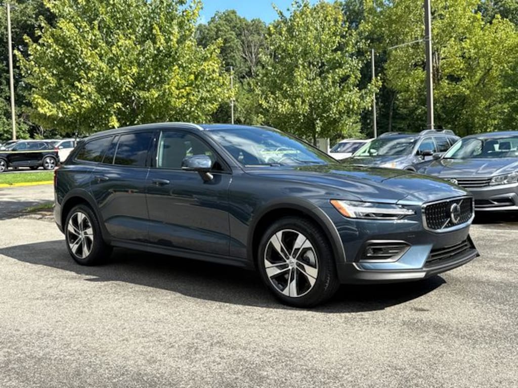 Certified 2025 Volvo V60 Cross Country B5 Plus Wagon