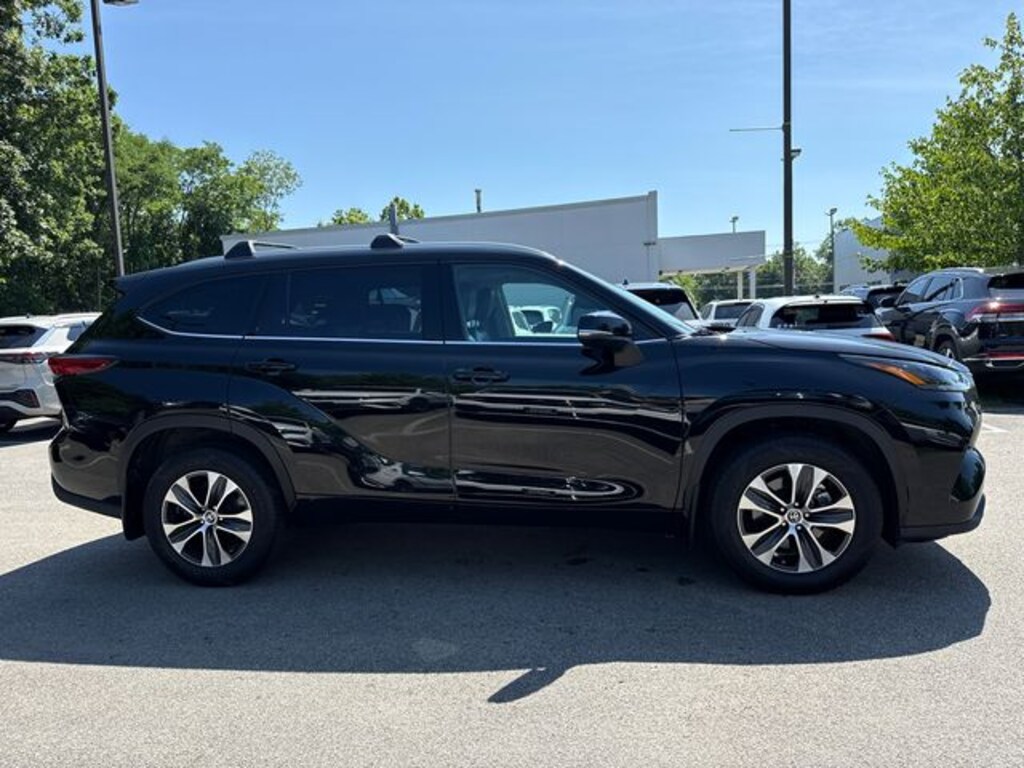 Used 2022 Toyota Highlander XLE SUV