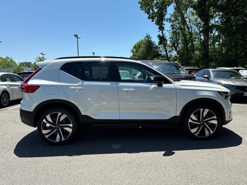 Certified 2025 Volvo XC40 B5 Plus Dark Theme SUV