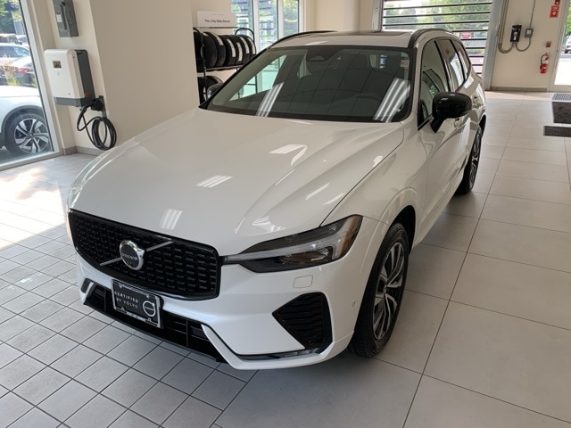 2024 Volvo XC60 Plus's photo