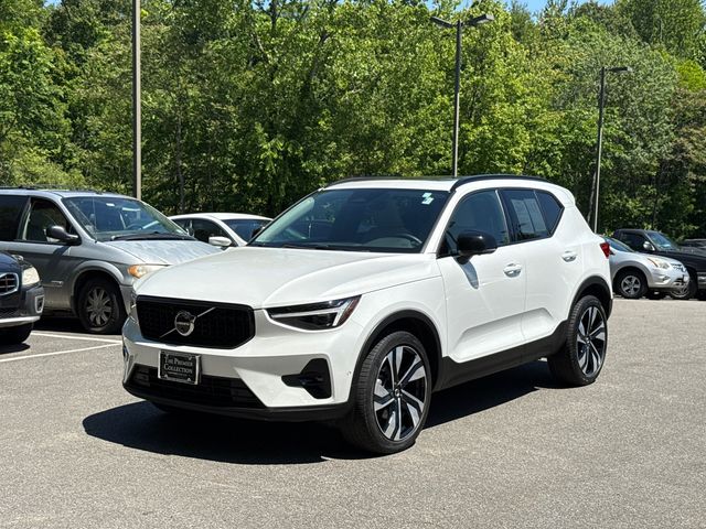 2025 Volvo XC40 B5 Plus Dark AWD's photo
