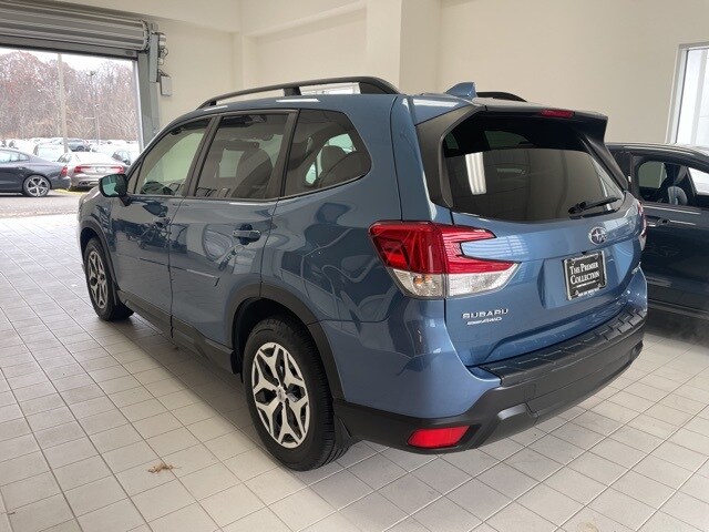 2021 Subaru Forester Premium photo 2