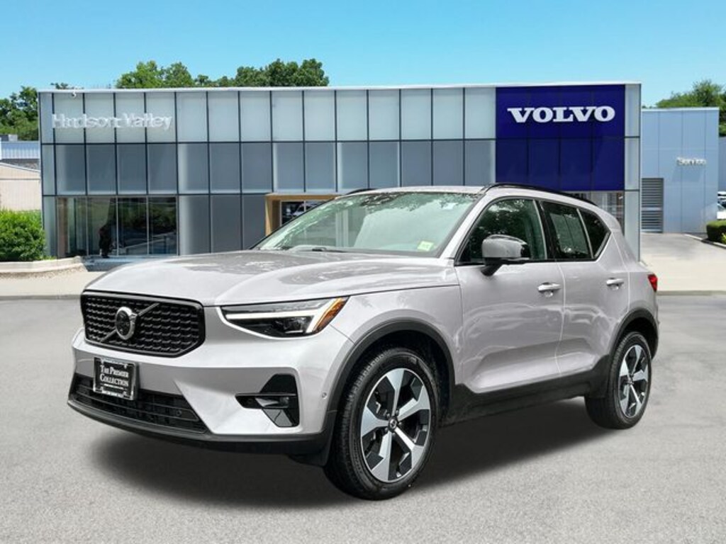 Certified 2026 Volvo XC40 B5 Plus SUV