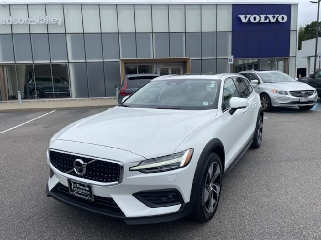 Used 2022 Volvo V60 Cross Country T5 AWD Wagon