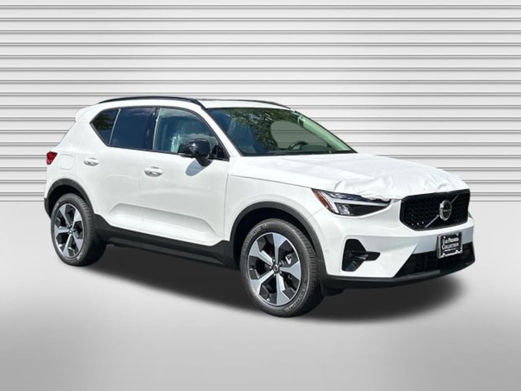 New 2026 Volvo XC40 B5 Plus SUV