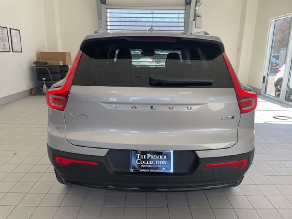 Certified 2025 Volvo XC40 B5 Plus Dark Theme SUV