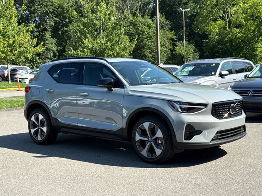 Used 2026 Volvo XC40 B5 Plus SUV