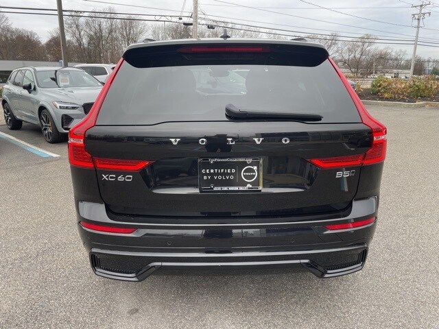 2023 Volvo XC60 B5 Plus photo 2