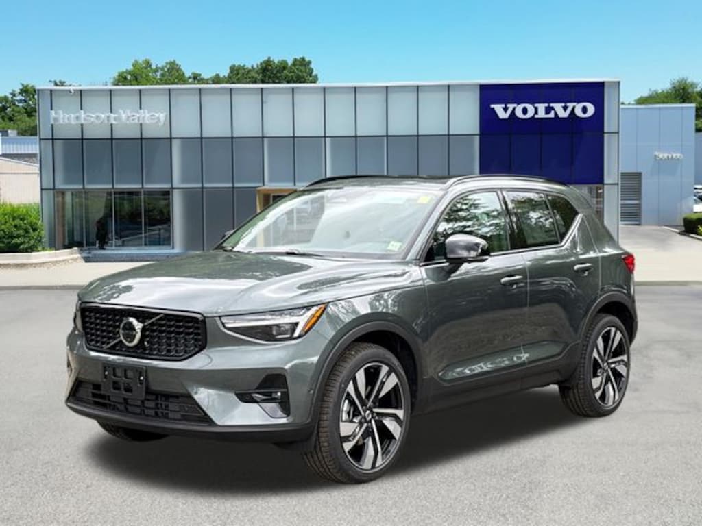 New 2026 Volvo XC40 B5 Ultra SUV