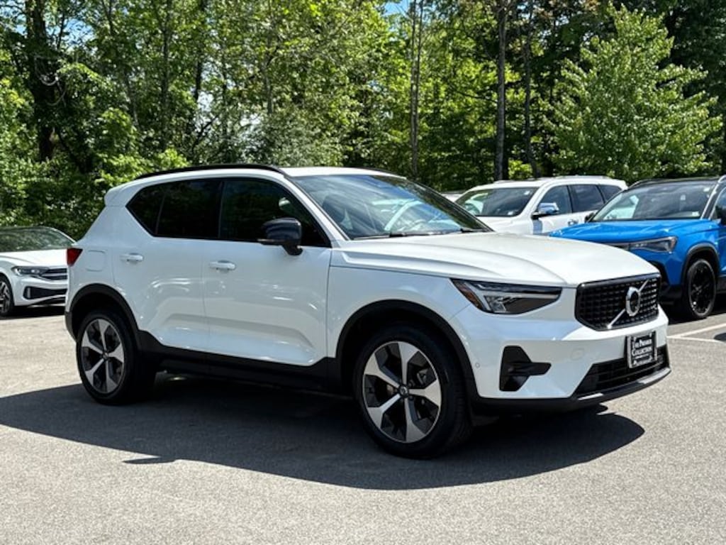 Used 2025 Volvo XC40 B5 Plus Dark Theme SUV