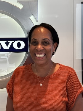 Staff member Tanya Travis from ID_4d40339cf77f