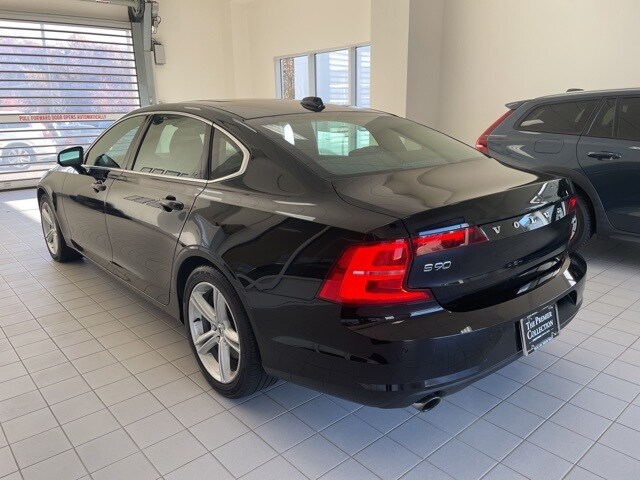 2018 Volvo S90 T5 Momentum photo 2