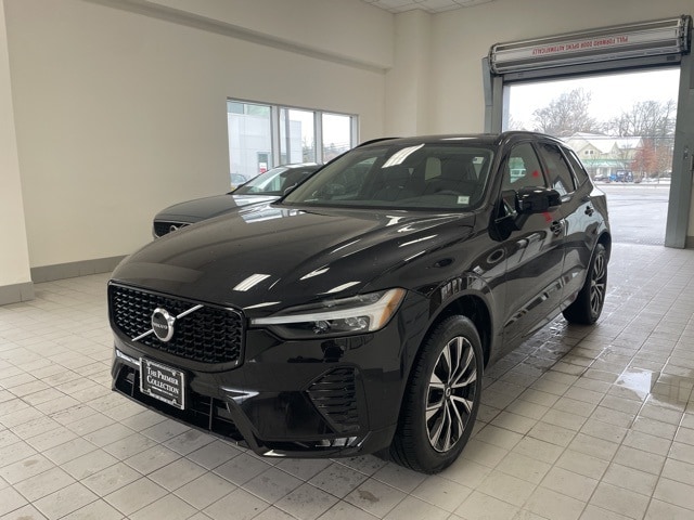 2025 Volvo XC60 Core's photo