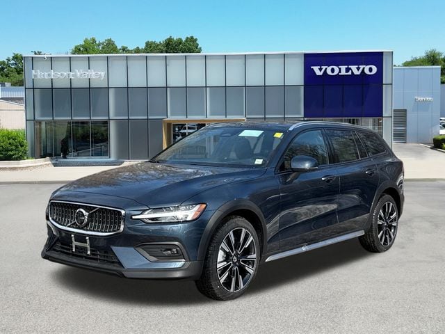 2026 Volvo V60 Cross Country B5 Ultra AWD's photo