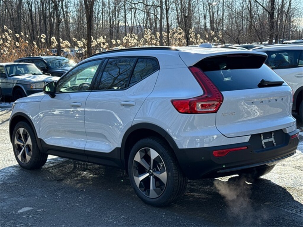 New 2026 Volvo XC40 B5 Plus SUV