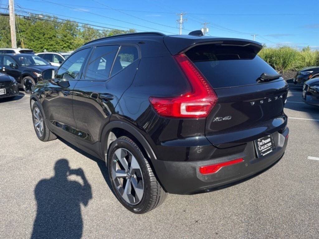 Used 2024 Volvo XC40 B5 Core SUV