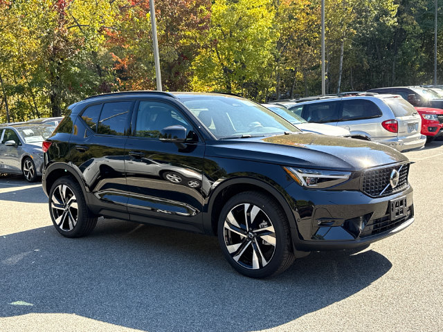 New 2026 Volvo XC40 B5 Ultra SUV