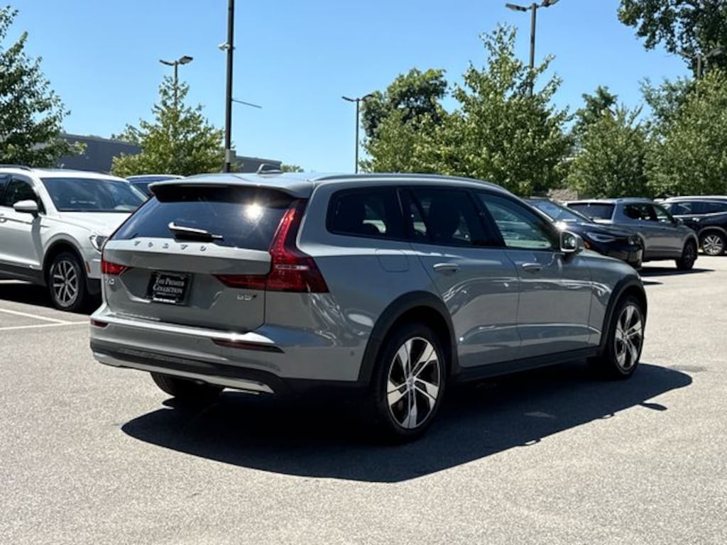 Certified 2025 Volvo V60 Cross Country B5 Plus Wagon