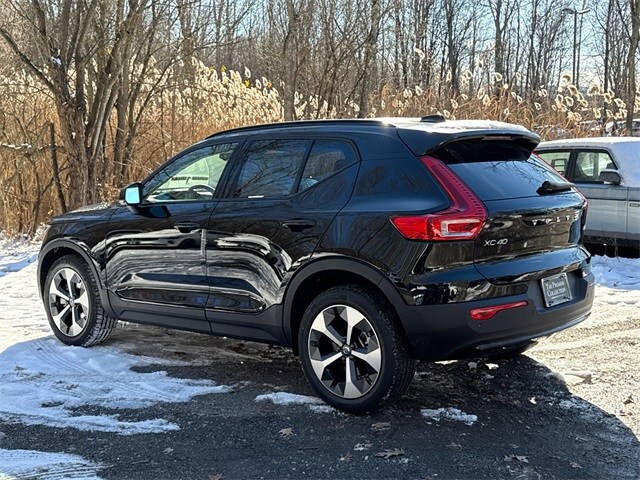 2026 Volvo XC40 Plus photo 3