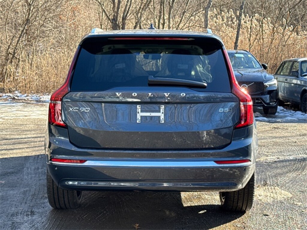 New 2026 Volvo XC90 B5 Core SUV