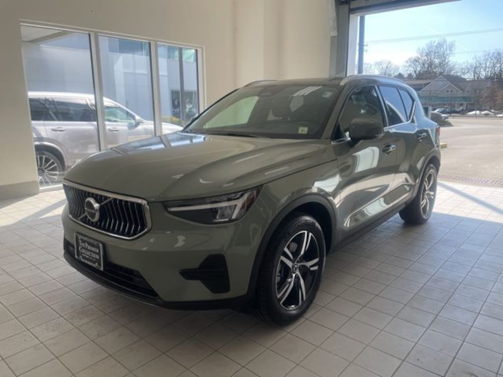 Certified 2025 Volvo XC40 B5 Core Bright Theme SUV