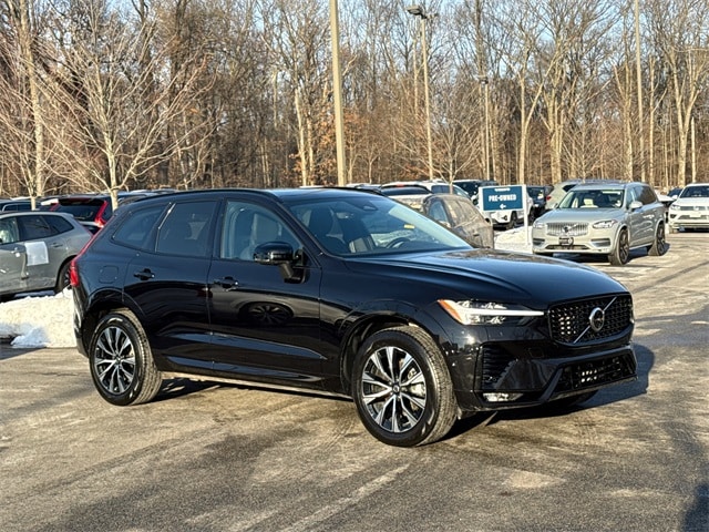 2025 Volvo XC60 Plus's photo