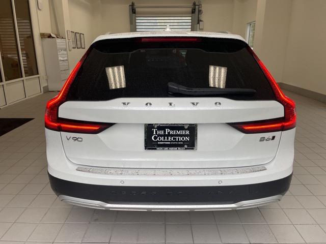 2022 Volvo V90 Cross Country B6 AWD photo 3