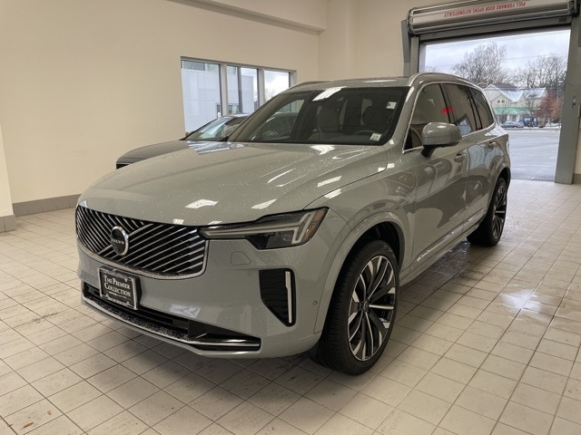 2025 Volvo XC90 Plus's photo