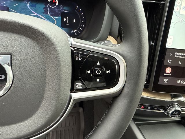 2026 Volvo XC60 Plus - Photo 13