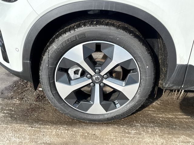 2026 Volvo XC40 Plus - Photo 8