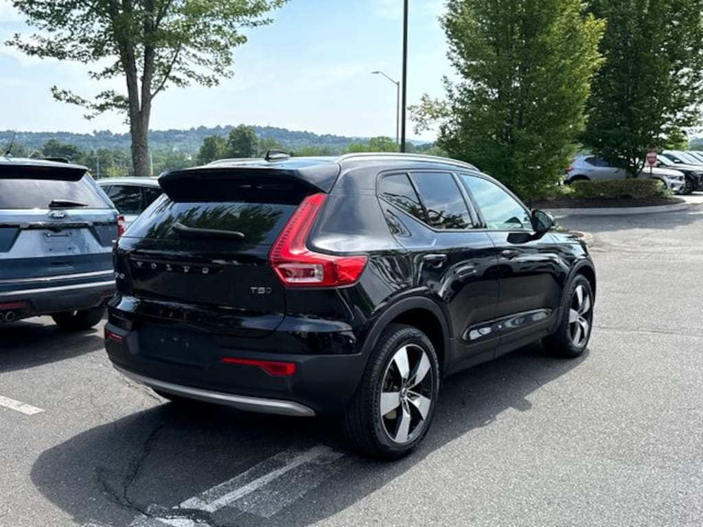 Used 2020 Volvo XC40 T5 Momentum SUV