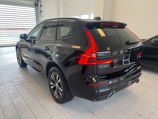 2024 Volvo XC60 B5 Core photo 2