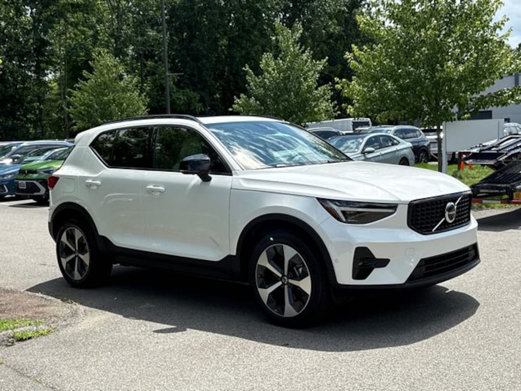 Certified 2026 Volvo XC40 B5 Plus SUV