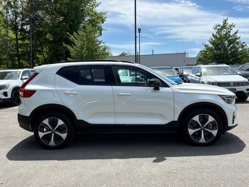 Certified 2025 Volvo XC40 B5 Plus Dark Theme SUV