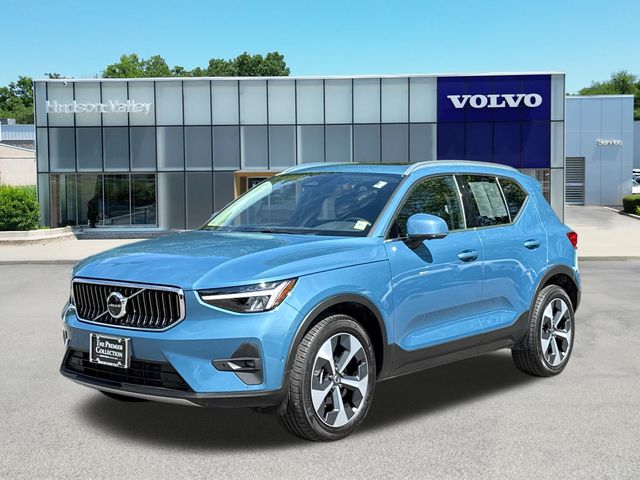 2025 Volvo XC40 B5 Plus Bright AWD's photo