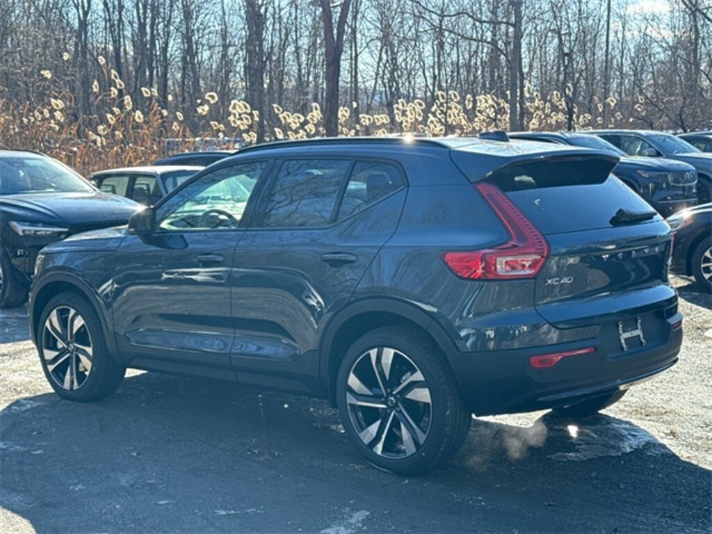 New 2026 Volvo XC40 B5 Ultra SUV