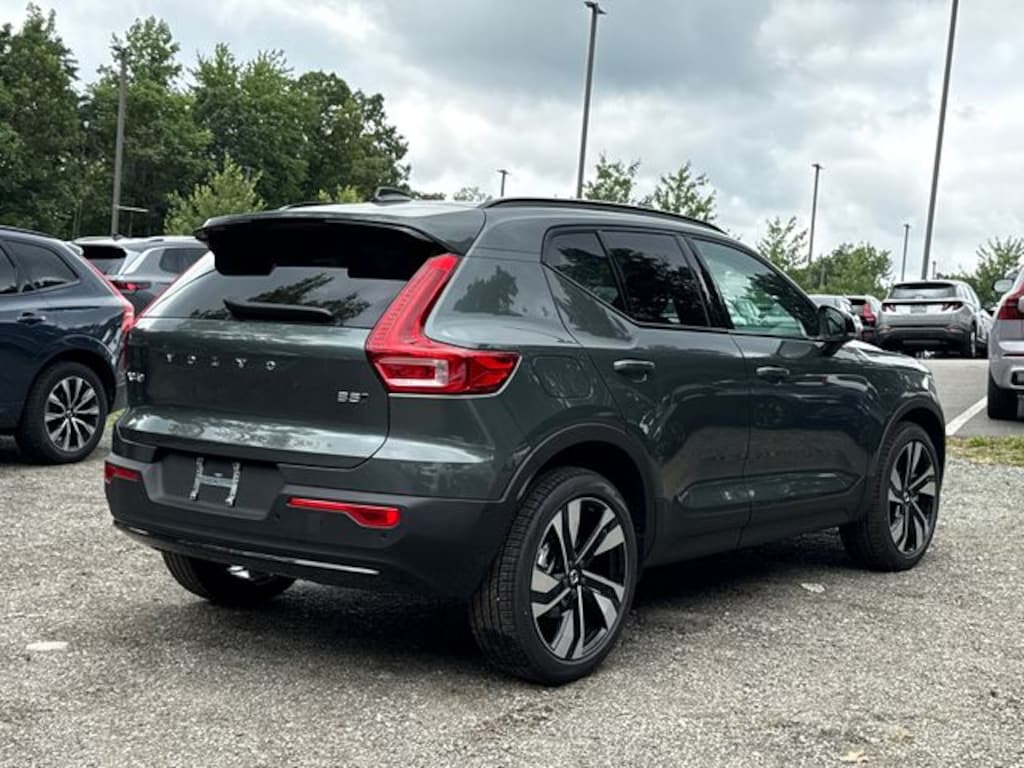 New 2026 Volvo XC40 B5 Ultra SUV