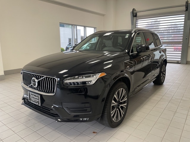 2021 Volvo XC90 Momentum's photo