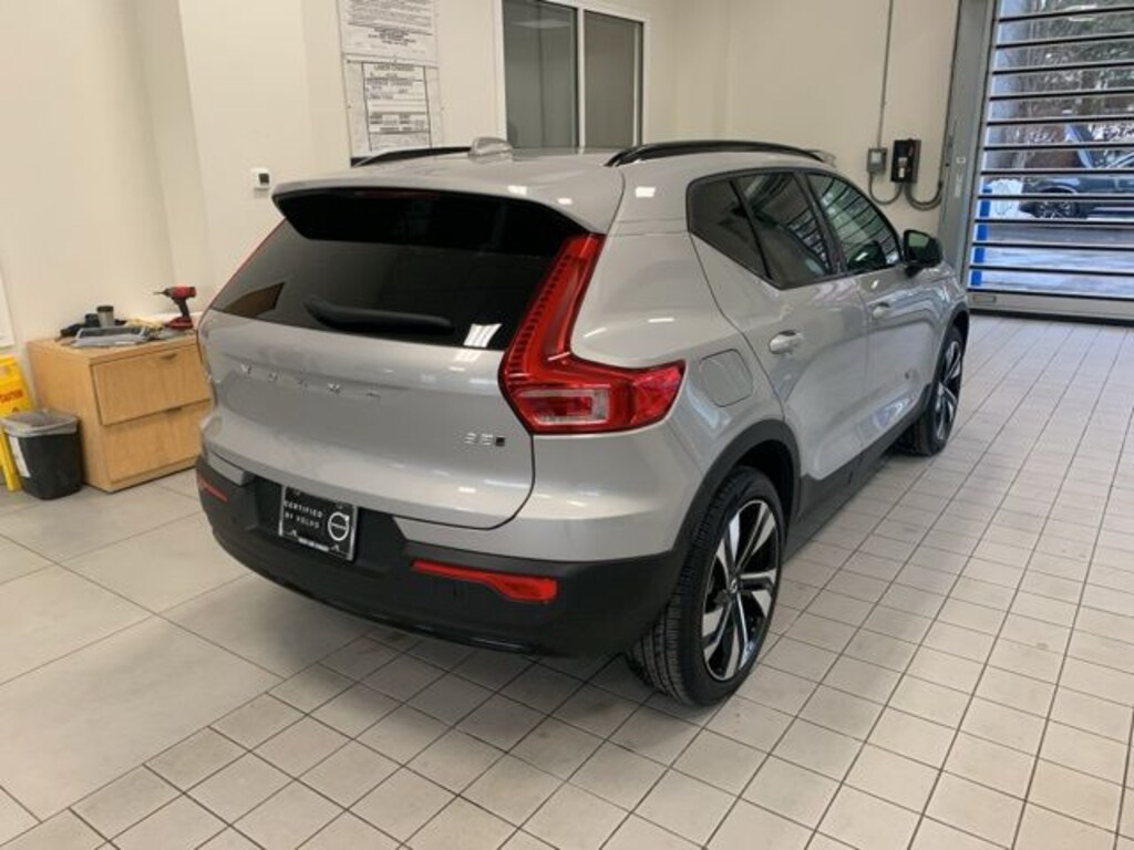 Used 2025 Volvo XC40 B5 Plus Dark Theme SUV