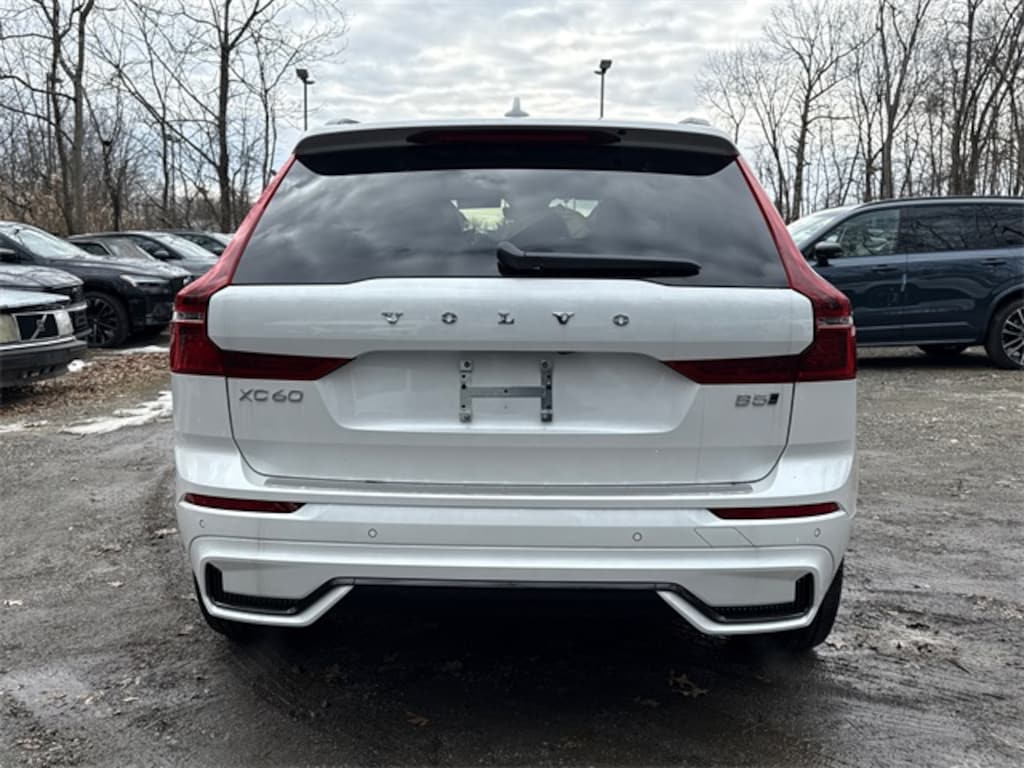 New 2026 Volvo XC60 B5 Plus SUV