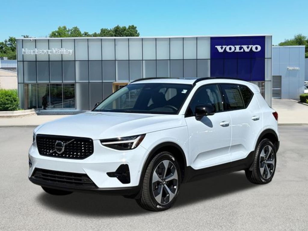 Certified 2026 Volvo XC40 B5 Plus SUV
