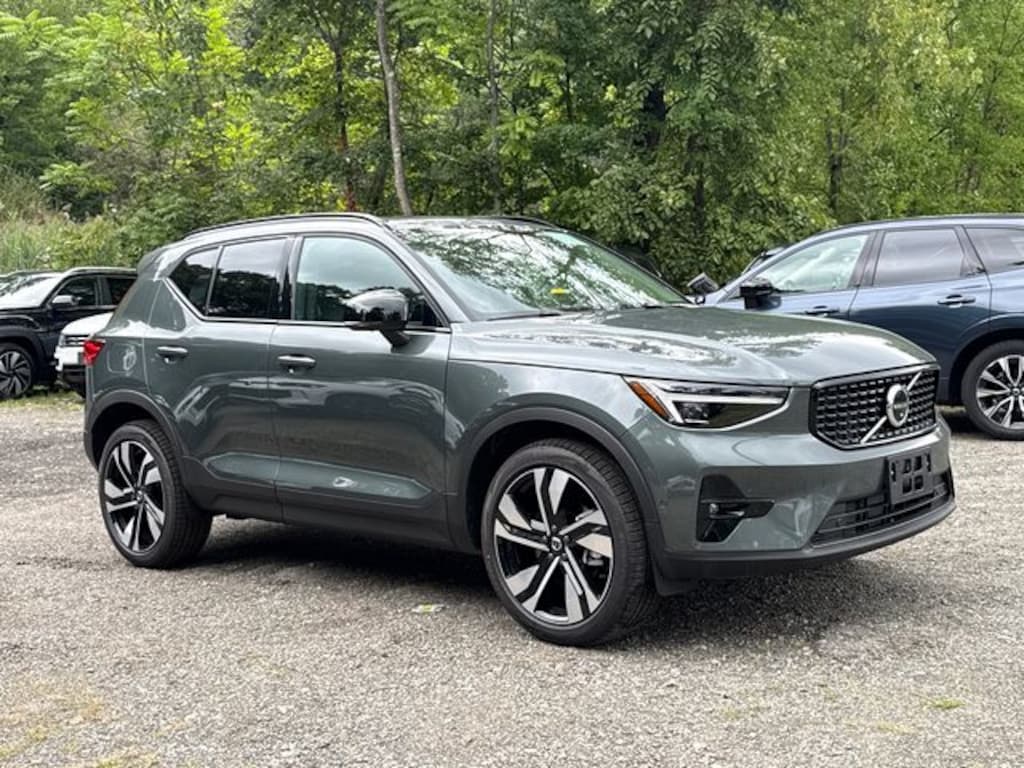 New 2026 Volvo XC40 B5 Ultra SUV
