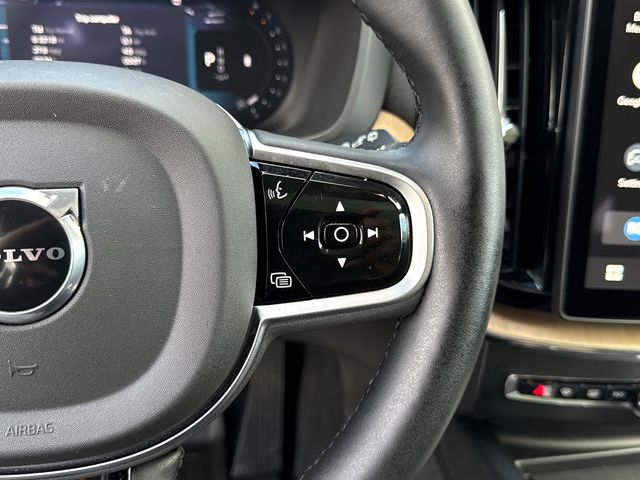 2026 Volvo XC60 Plus - Photo 16