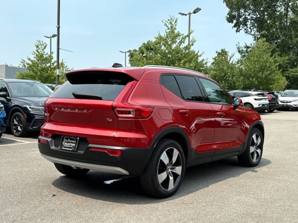 Used 2019 Volvo XC40 T4 Momentum SUV