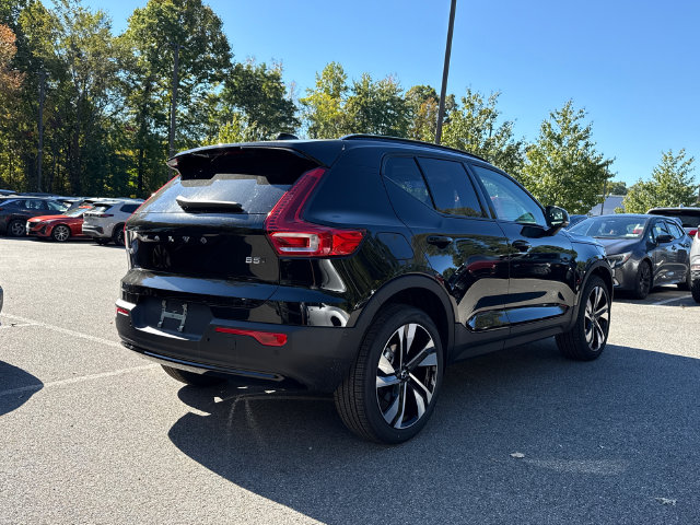 New 2026 Volvo XC40 B5 Ultra SUV